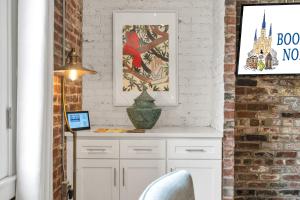 Esplanade Ave Stay wBalcony across French Quarter