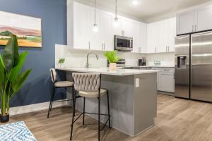 2BR2BA ApartmentWDWiFi Near Temple