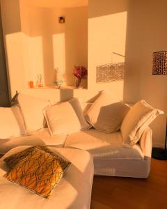 Una finestra sul blu - Vista mare con parcheggio