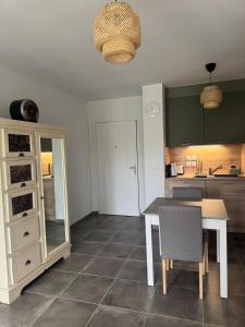 Appartements O-petit nid sauge T2 45m place de parking : photos des chambres