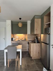 Appartements O-petit nid sauge T2 45m place de parking : photos des chambres