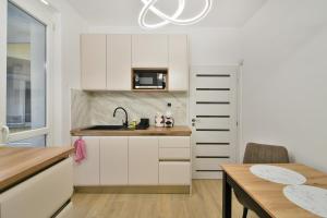 City center 2BR next to Sea