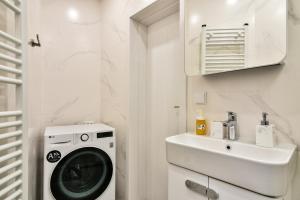 City center 2BR next to Sea