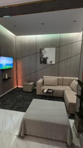 شقه انيقة بغرفه وصاله مدخل خاص