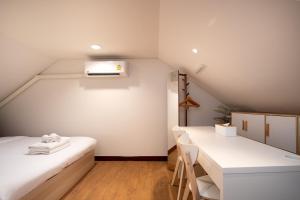 2BR 1BA Home In Yaowarat 5 Min MRT Nivas Wanit ECO