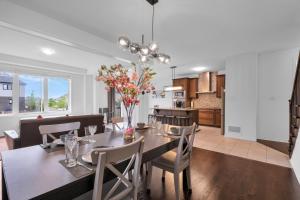 Entire 6BR 2 king 8 beds in total pets 3 GB WiFi - 3hvězdičkové hotely ve městě Kitchener