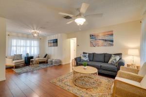 Calming Getaway: 9 Mi to Clearwater Beach!