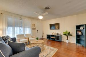 Calming Getaway: 9 Mi to Clearwater Beach!