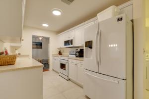 Calming Getaway: 9 Mi to Clearwater Beach!
