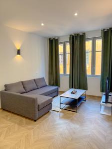 T1 luxe Hyper centre 100 m du port Clim wifi fibre