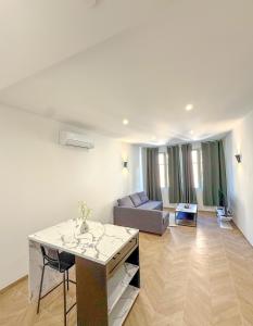 T1 luxe Hyper centre 100 m du port Clim wifi fibre