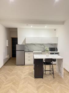 T1 luxe Hyper centre 100 m du port Clim wifi fibre