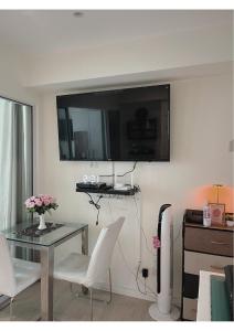 Azure Staycation by Leojen