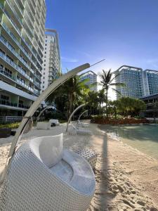 Azure Staycation by Leojen