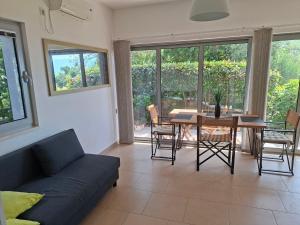 Acacia Hill olive tree apartment