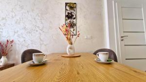 Chic, Sunny and Cozy One Bedroom Bliss