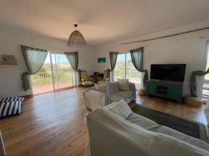 Cowabunga guesthouse - peaceful and spacious, beach is just 200m away