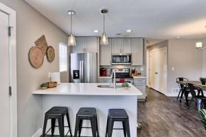 Quiet and Comfy Oasis - Firepit and Yard in Denver