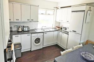 Portstewart Coastal House with a sea view