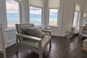 Portstewart Coastal House with a sea view