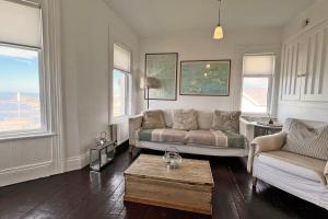 Portstewart Coastal House with a sea view