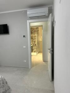 Standard Double Room with Shared Bathroom
