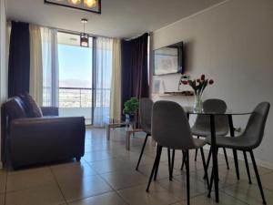 Característico departamento 2 habitaciones, capacidad 4 y 5 personas, excelente vista de la ciudad y mar