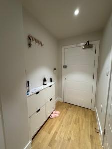Lovely Double Bedroom - 5mins walk from Canning Town
