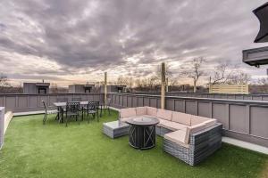 Highland Station - Private Rooftop - Sleeps 14