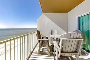 Crystal Shores West 102