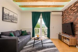Divine Apartment Drnis - "Modern comfort at the gateway to Krka National Park"