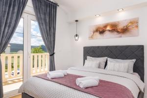 Divine Apartment Drnis - "Modern comfort at the gateway to Krka National Park"