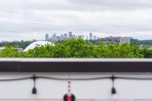 Spacious Nashville Home Sleeps 12 Rooftop Lounge