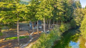 River Retreat whot tub, beach, game room