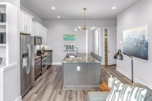 Spacious Nash Home for 12 Near Broadway