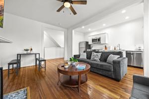 Charming 2nd-Floor Flat 3BR 2BA Free Parking