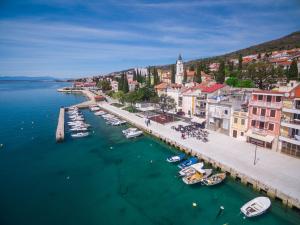 Apartment Beachfront Selce
