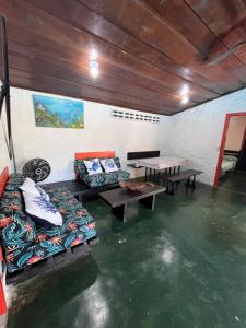 Casa rústica com piscina a 300mts da praia