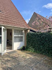 140 modern m2 in quiet neighborhood with lovely courtyard