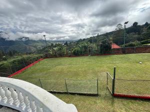 Accommodation Cabin Lake Calima Spectacular Court
