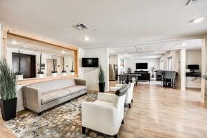 Simplicity At the Rim 1207 I Spacious 1 Bed 1 Bth