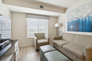 Simplicity At the Rim 1419 I Spacious 1 Bed 1 Bth