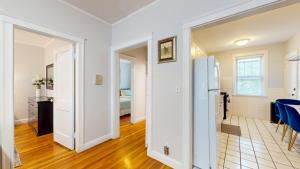 Steps to Longwood Medical,MBTA,Boston,shopping,pkg