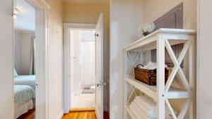 Steps to Longwood Medical,MBTA,Boston,shopping,pkg