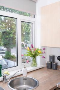 Rednest Swindon Central Stay Free Parking