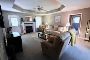 Country Chic- 4 BR Home-Quiet Country Road