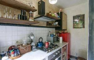 2 Bedroom Stunning Apartment In Seravezza