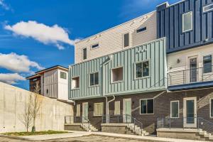 Gorgeous New Nash Home - Rooftop Views - Hot Tub