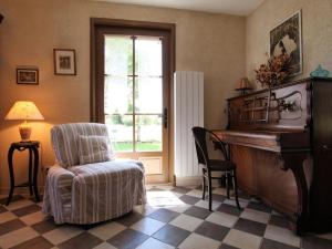 Maison de charme avec grand parc pour des vacances en famille au cœur de lAuvergne - FR-1-582-278
