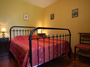 Maison de charme avec grand parc pour des vacances en famille au cœur de lAuvergne - FR-1-582-278